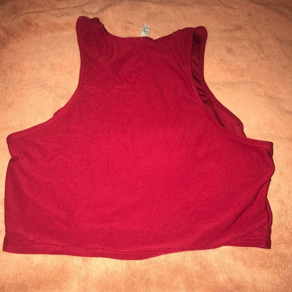 red crop top - Picture 3 of 4